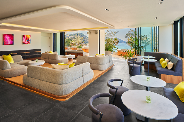 開放的なラウンジスペースやテラスとシームレスにつながる動線イメージ画像